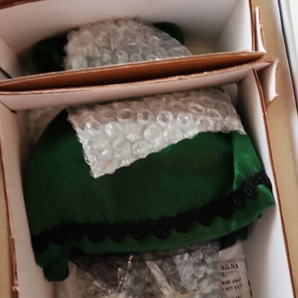 Marie Osmonds Autumn Harvest Limited Edition Porcelean Doll New In Box - Picture 6 of 13